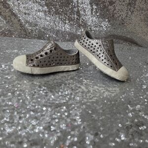 Native Kids Shiny Gray Slip-On Sneakers